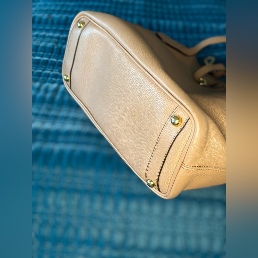 Burberry
Honeybrook Tote Leather Medium - Picture 9 of 13